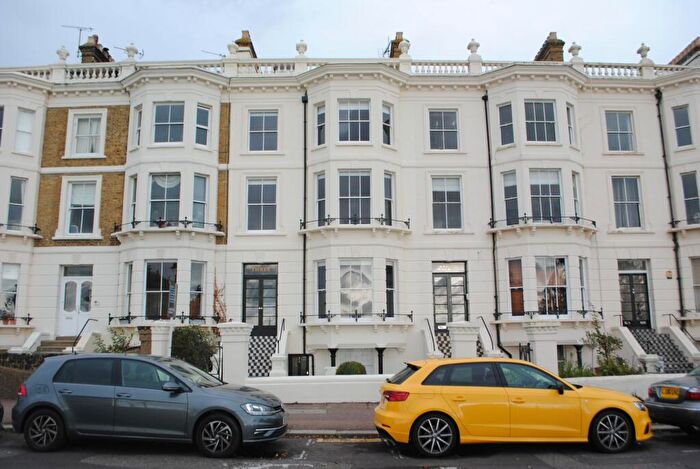 2 Bedroom Flat To Rent In Clifton Terrace, SS1