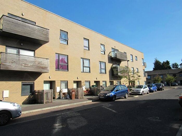 2 Bedroom Apartment To Rent In Sweetbriar Avenue, Carshalton, SM5