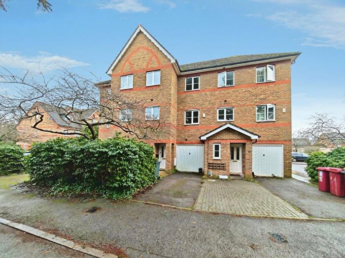 4 Bedroom Terraced House For Sale In Cintra Close, Reading, RG2