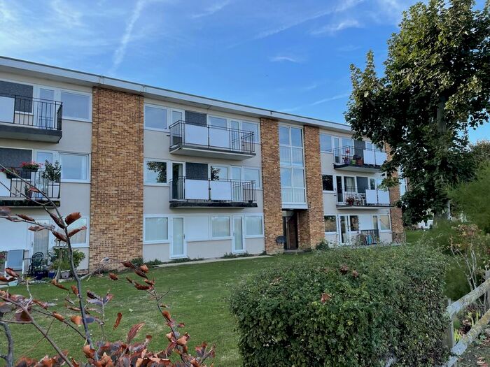 2 Bedroom Flat To Rent In Lord Warden Avenue, Walmer, CT14