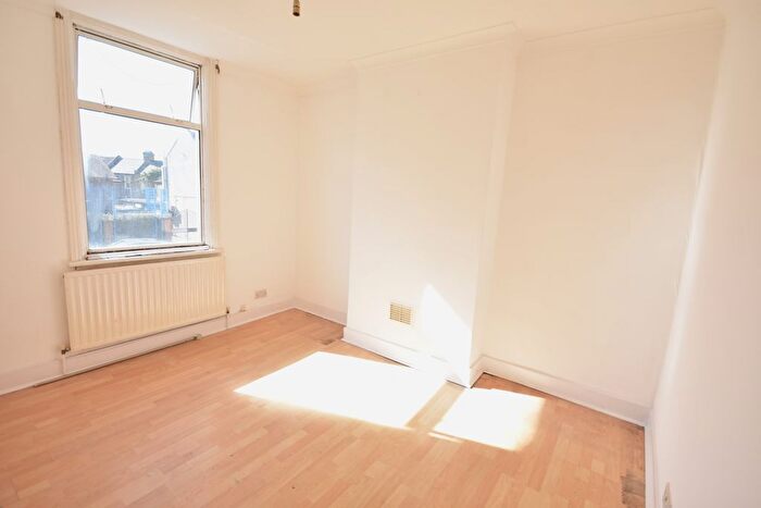 2 Bedroom Flat To Rent In Romford Road, London, E12
