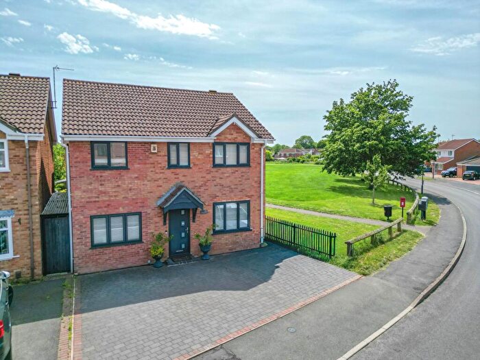 5 Bedroom Detached House For Sale In Tiverton Drive, Nuneaton, CV11