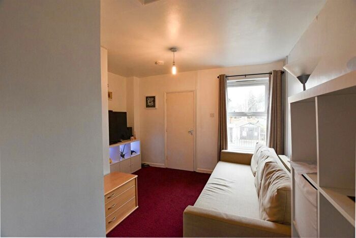 1 Bedroom Flat For Sale In New Road, Ditton, Aylesford, ME20