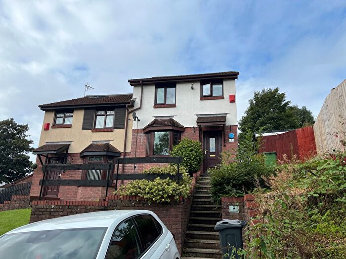 3 Bedroom Semi-Detached House To Rent In Canopus Close, Caerdydd, CF3