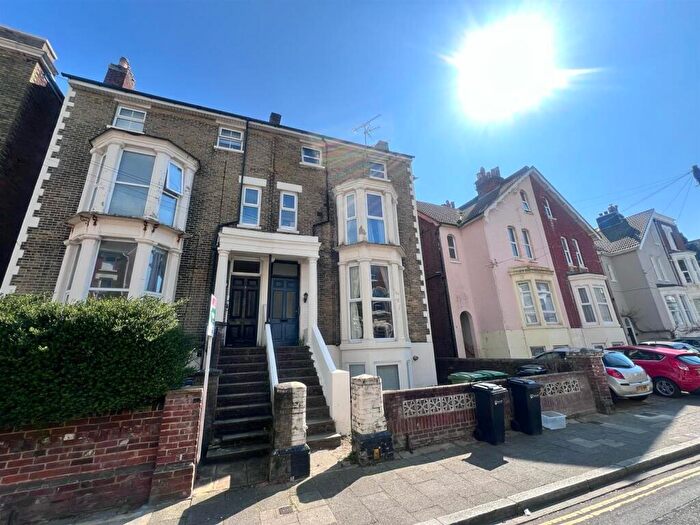2 Bedroom Apartment To Rent In Elphinstone Road, Southsea, PO5