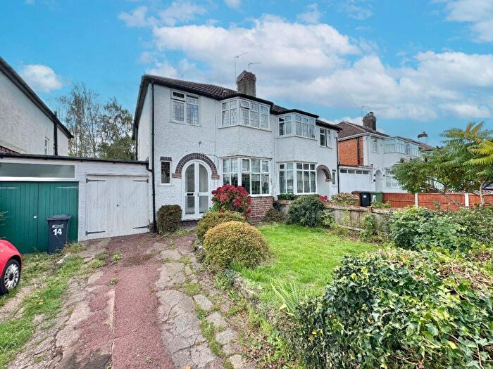 3 Bedroom Semi-Detached House For Sale In Barrington Road, Solihull, B92