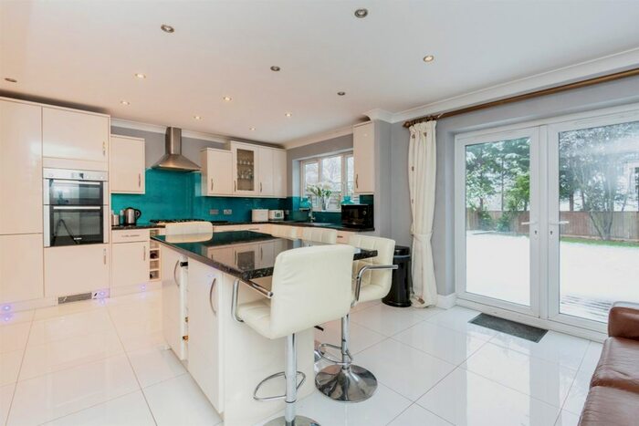 5 Bedroom Detached House For Sale In Devonshire Mews, Highfields Caldecote, Cambridge, CB23