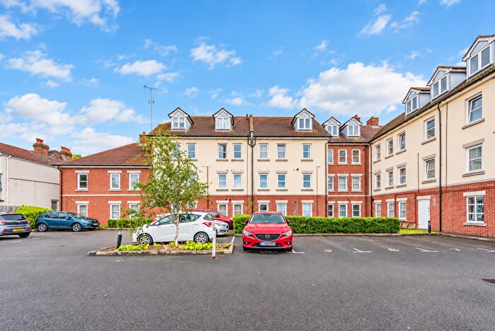 1 Bedroom Flat To Rent In Chatfield House, Southampton Road, Eastleigh, SO50