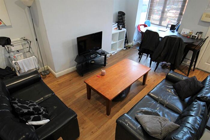 5 Bedroom Terraced House To Rent In Wrangthorn Terrace, Hyde Park, Leeds, LS6