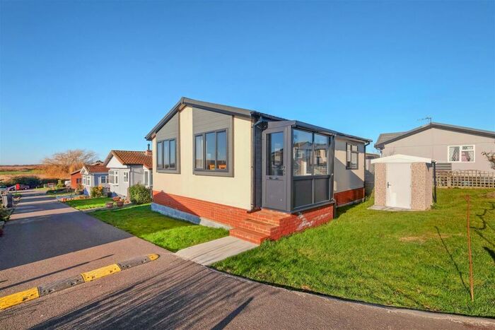 2 Bedroom Park Home For Sale In Applegarth Park, Seasalter, Whitstable, CT5