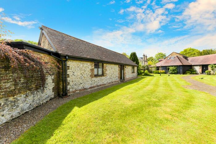 2 Bedroom Barn Conversion To Rent In Chelsham Road, Warlingham, CR6