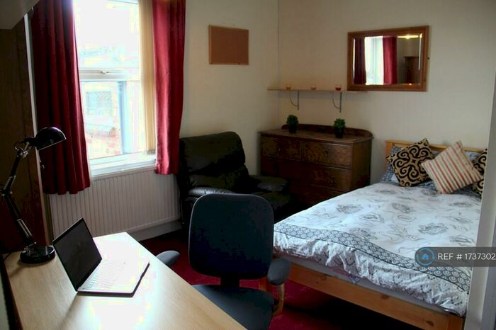 8 Bedroom End Of Terrace House To Rent In Harrington Drive, Nottingham, NG7