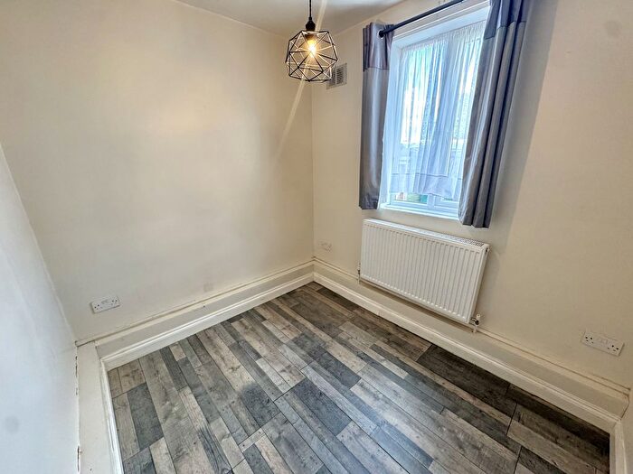 2 Bedroom Maisonette To Rent In Spikes Bridge Road, Southall, UB1