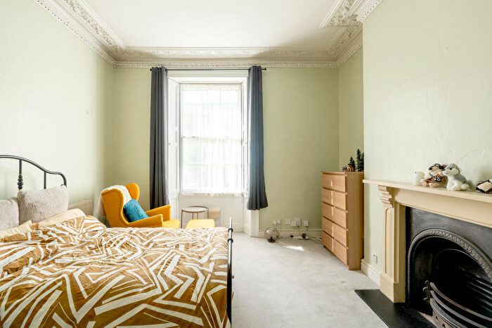 1 Bedroom Flat For Sale In Southleigh Road, Clifton, Bristol, BS8