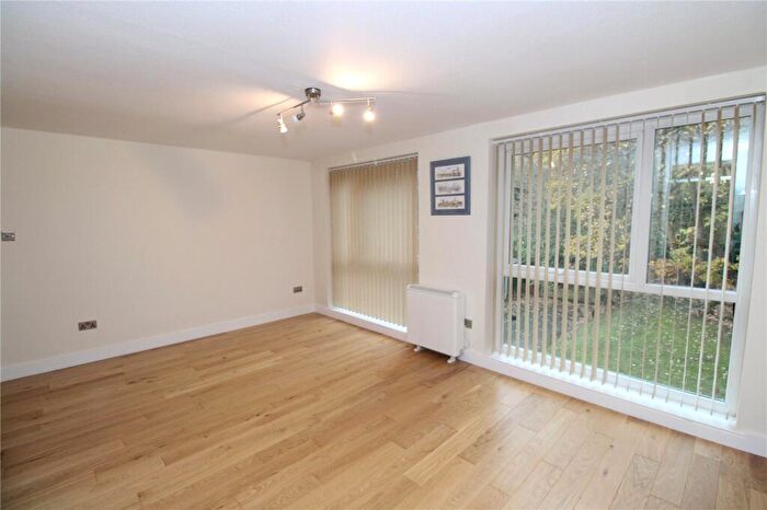 1 Bedroom Apartment To Rent In Auckland Road, London, SE19