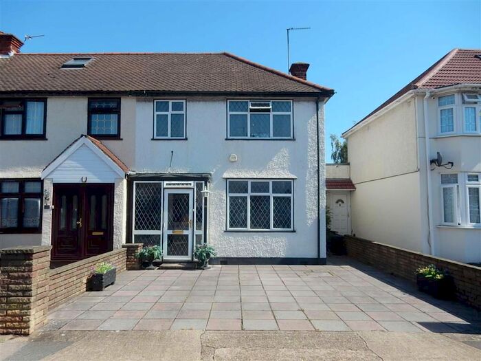 3 Bedroom End Of Terrace House To Rent In Minterne Waye, Hayes, Middlesex UB4