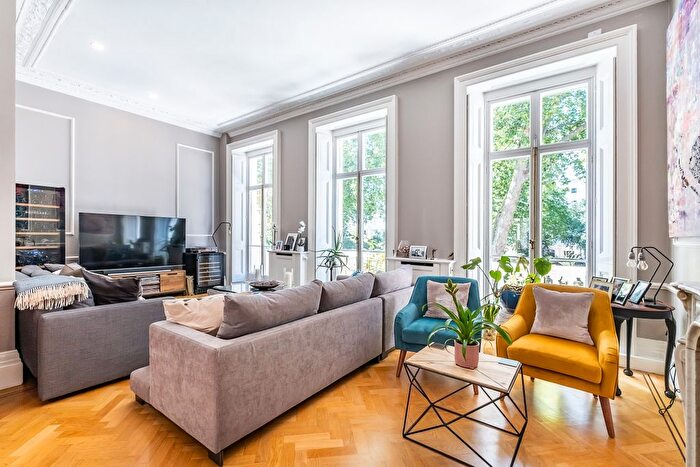 3 Bedroom Flat To Rent In Warwick Square, London, SW1V