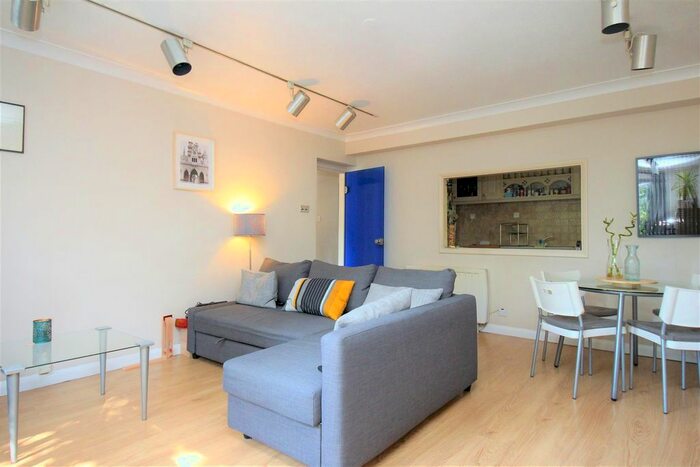 2 Bedroom Flat To Rent In West Hill, London, SW15
