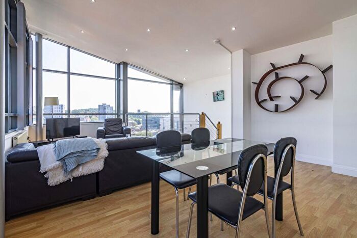 3 Bedroom Apartment To Rent In Bellar Gate, The Point, NG1