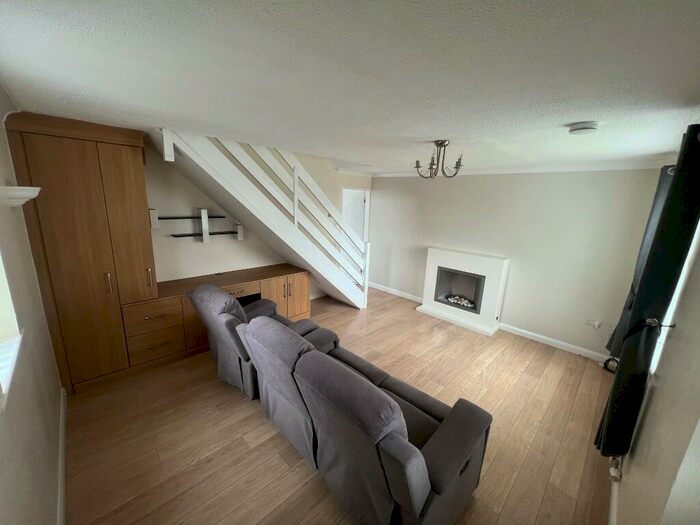 3 Bedroom Semi-Detached House To Rent In Pen Y Glyn, Bagillt, CH6