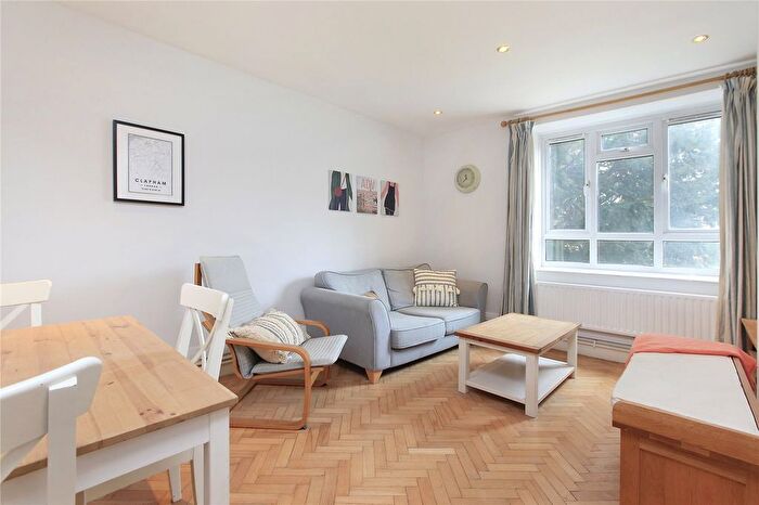 3 Bedroom Flat To Rent In Triangle Place, Clapham, SW4