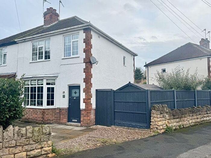 3 Bedroom Semi Detached House For Sale In Kings Avenue, Loughborough, LE11