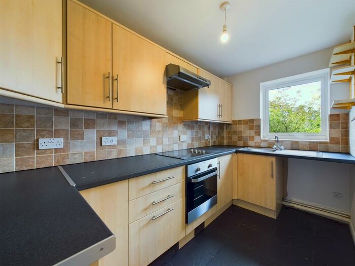 2 Bedroom Apartment To Rent In Lindisfarne Court, Chesterfield, S40