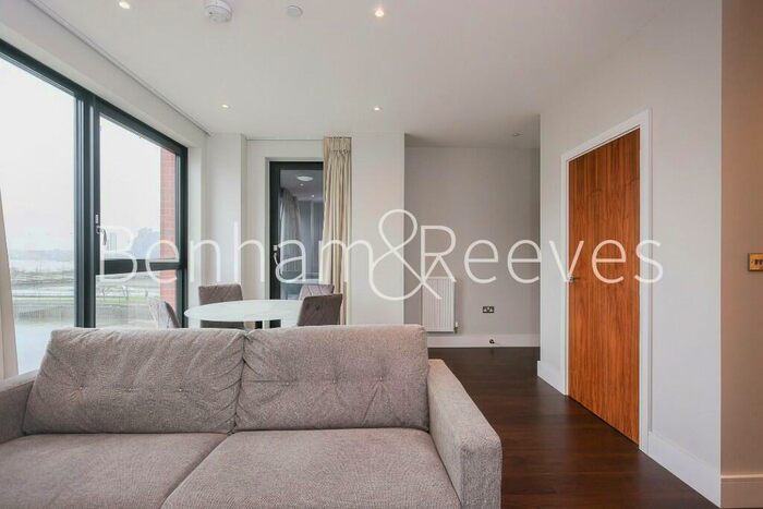1 Bedroom Apartment To Rent In Silvoecia Way, E14