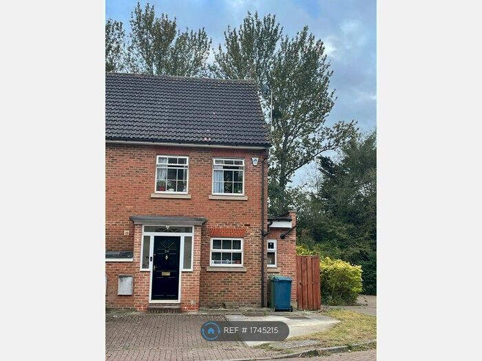 4 Bedroom End Of Terrace House To Rent In Edinburgh Close, Pinner, HA5