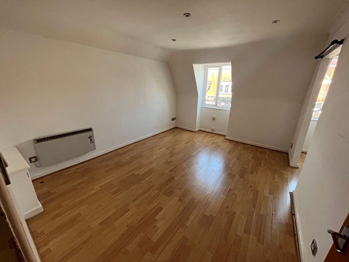 1 Bedroom Flat To Rent In Old Christchurch Road, Bournemouth, BH1