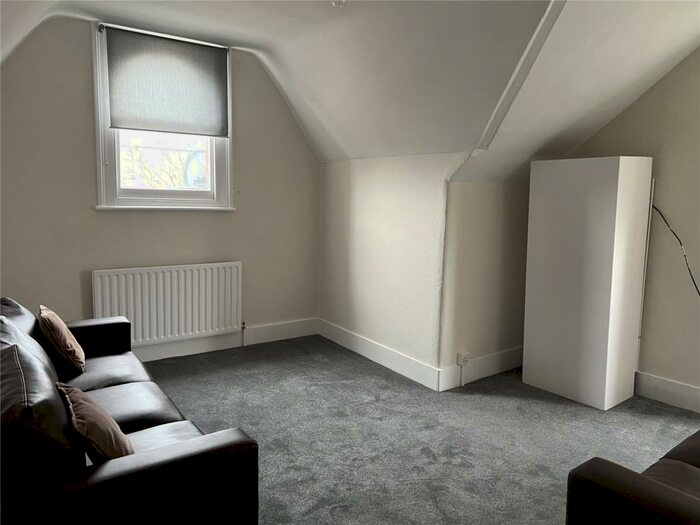 2 Bedroom Apartment To Rent In Bromley Road, Catford, London, SE6