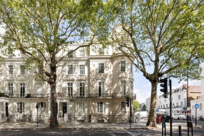 2 Bedroom Flat To Rent In Holland Park Avenue, Notting Hill, London, W11