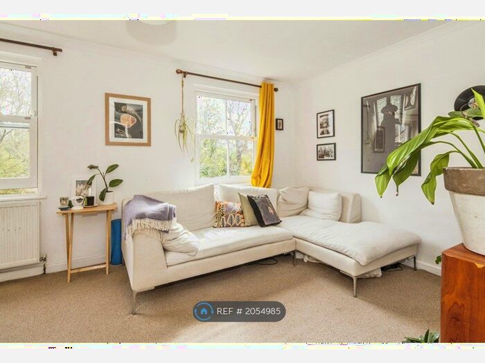 2 Bedroom Flat To Rent In Crystal Palace Road, East Dulwich London, SE22