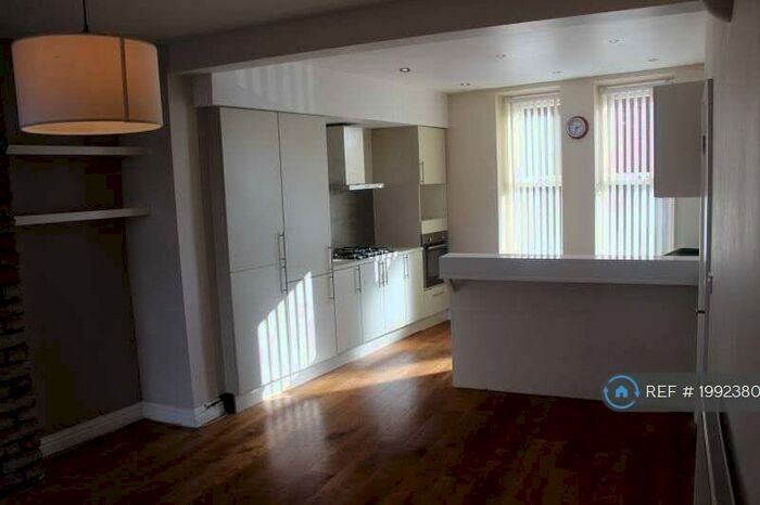 2 Bedroom Flat To Rent In Evansfield Road, Cardiff, CF14