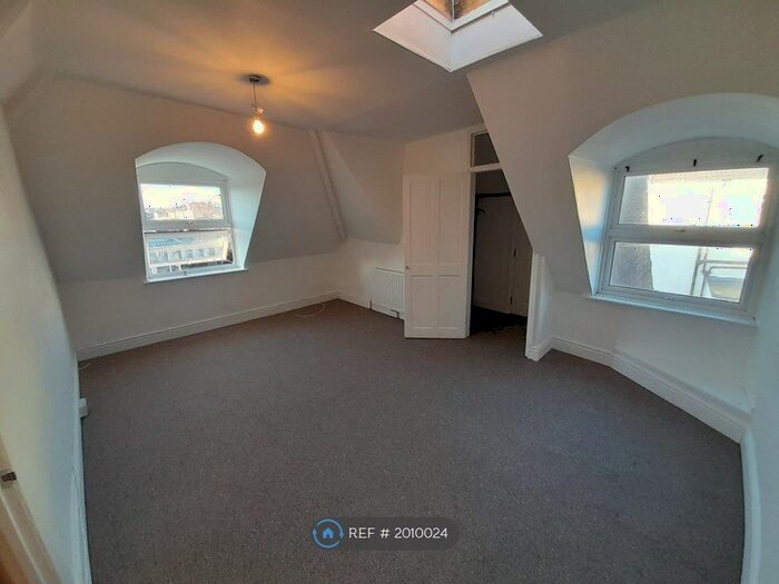 2 Bedroom Flat To Rent In Top Floor, Bristol, BS6
