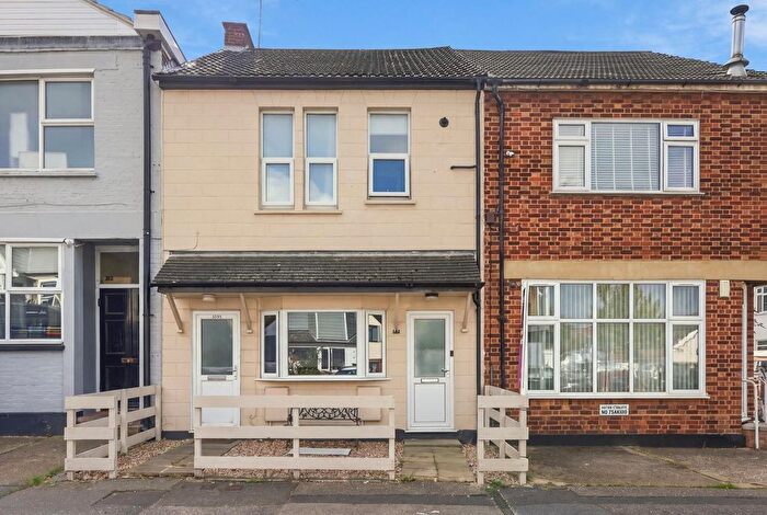 1 Bedroom Flat For Sale In Westborough Road, Westcliff-On-Sea, SS0