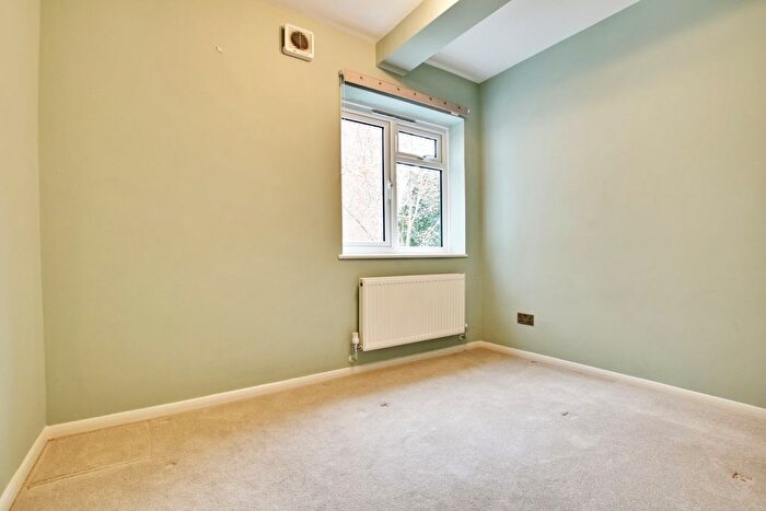 2 Bedroom Flat To Rent In Copers Cope Road, Beckenham, BR3