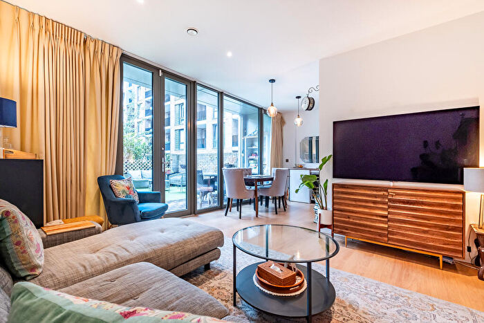 3 Bedroom Flat For Sale In Kilburn Park Road, London, NW6