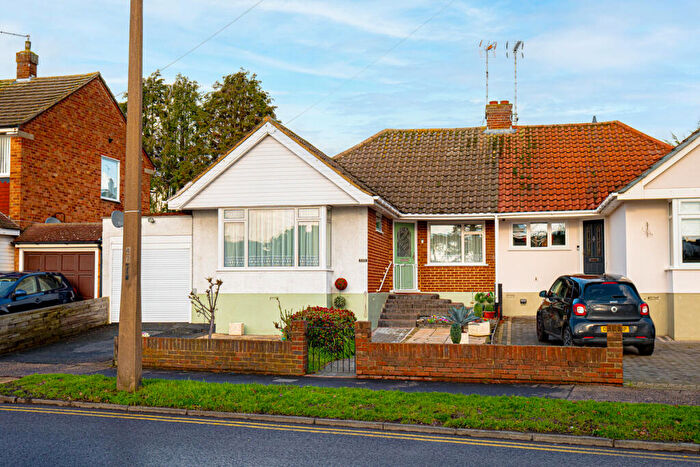 2 Bedroom Semi-Detached Bungalow For Sale In Rayleigh Road, Leigh-on-sea, SS9