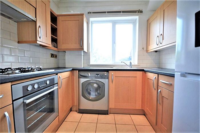 2 Bedroom Flat To Rent In Lyveden Road, Colliers Wood, London, SW17