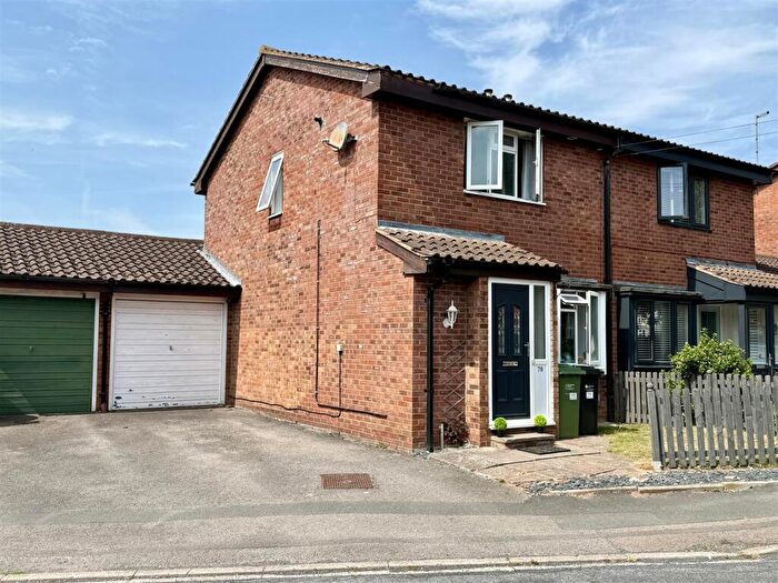 3 Bedroom Semi-Detached House For Sale In Sandown Drive, Bobblestock, Hereford, HR4