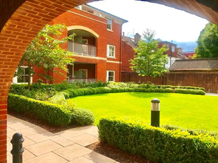 1 Bedroom Flat To Rent In High Road, London, N12