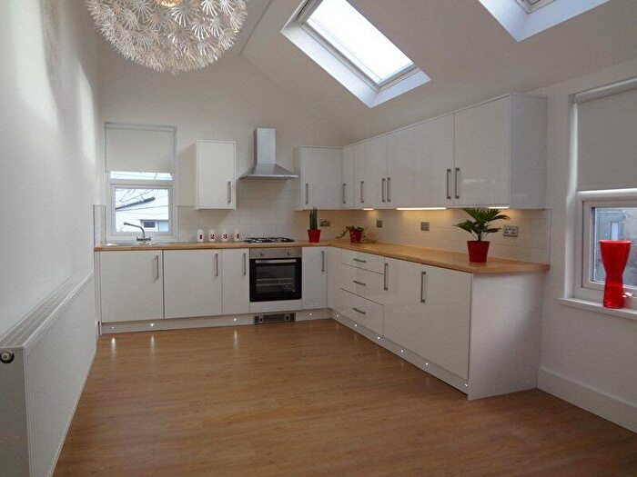 2 Bedroom Flat To Rent In Wellfield Place, Roath, Cardiff, CF24