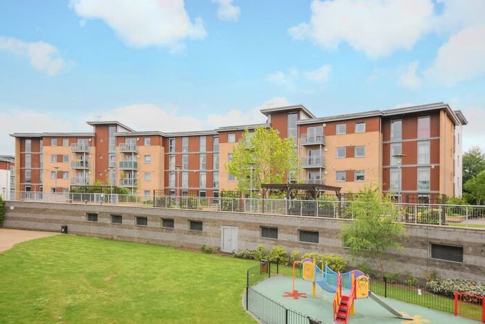 2 Bedroom Apartment To Rent In Kelvin Gate, Bracknell, RG12