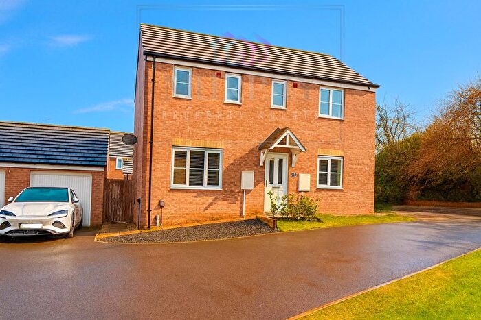 3 Bedroom Detached House For Sale In Friarwood Avenue, Pontefract, West Yorkshire, WF8