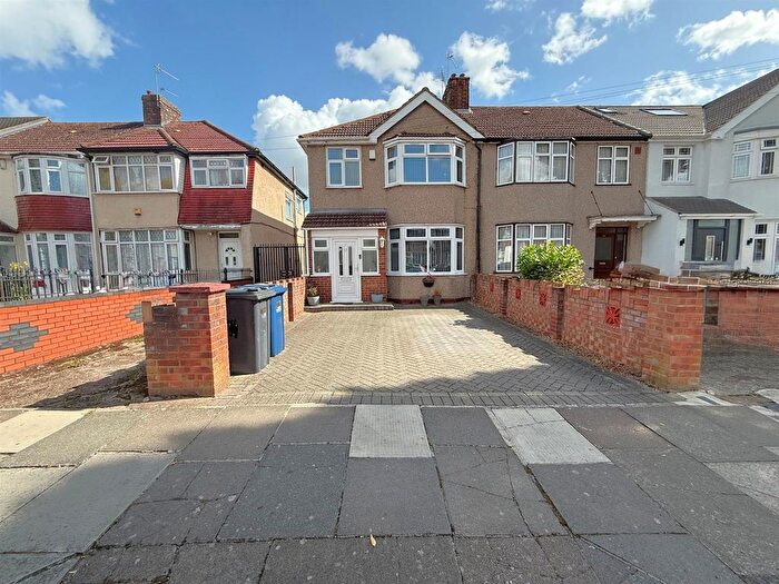 3 Bedroom End Terrace House For Sale In Ascot Gardens, Southall, UB1
