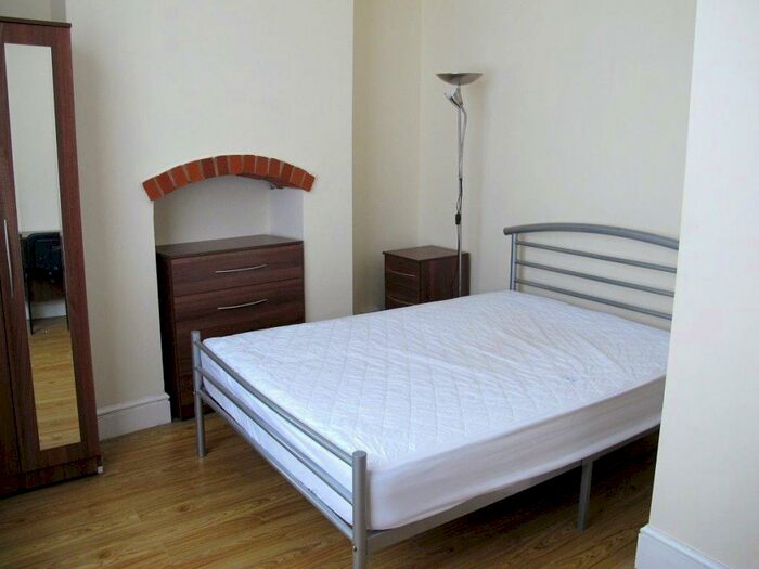 4 Bedroom House Of Multiple Occupation To Rent In Oxford Street, Stoke On Trent, ST4