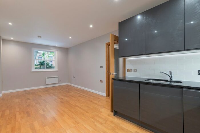 1 Bedroom Flat To Rent In Earls Court Road, London, SW5