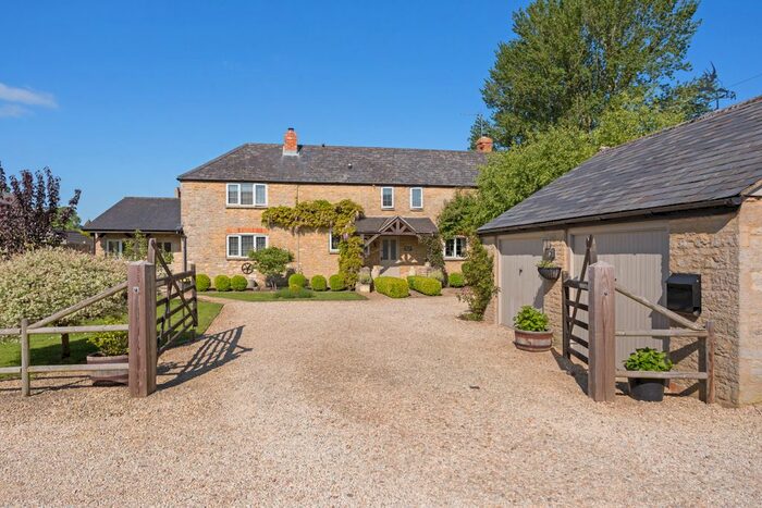 3 Bedroom Detached House For Sale In North Street, Fritwell, OX27