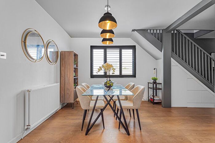 3 Bedroom Detached House For Sale In Walton Bridge Road, Shepperton, TW17